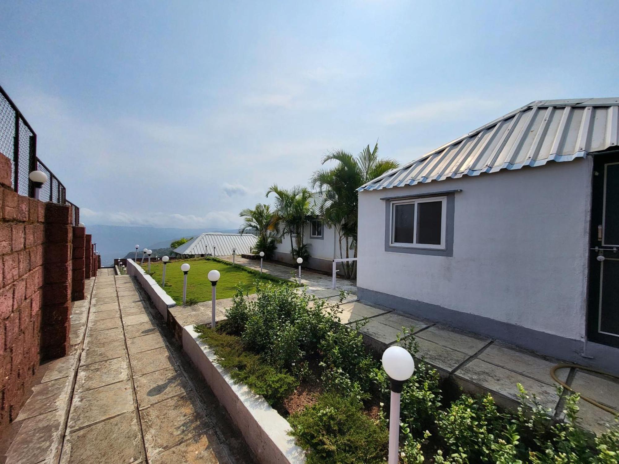 Paras Holiday Home Satara Exterior foto